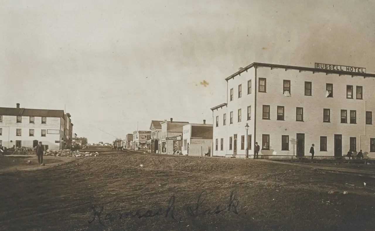 Street view with the Russell Hotel, about 1910